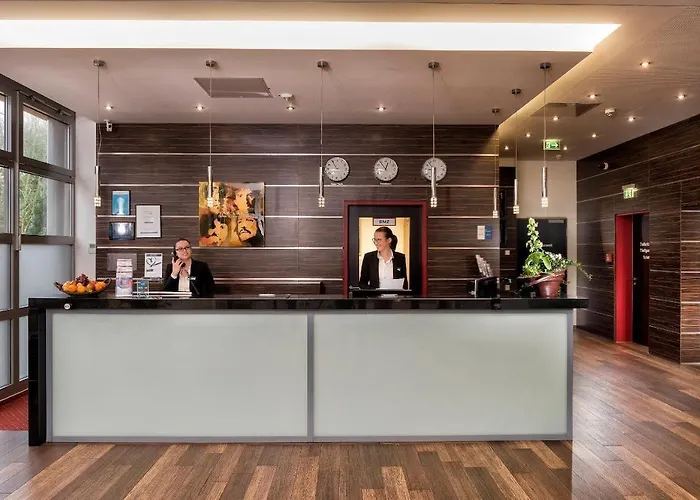 Western Plaza Hotel 4*
