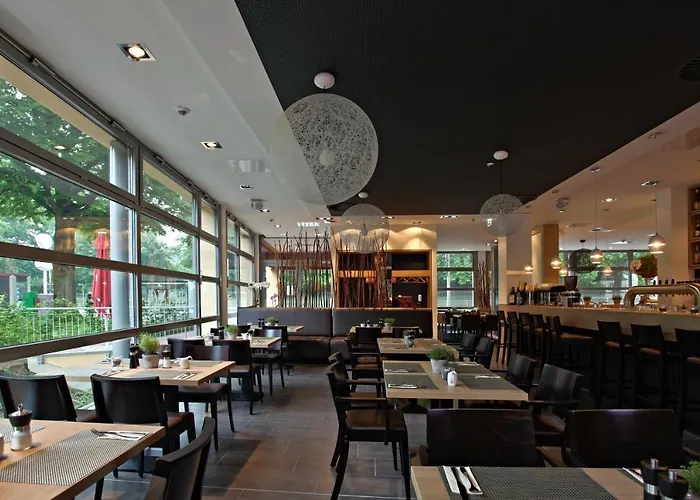 Hotel Western Plaza 4*