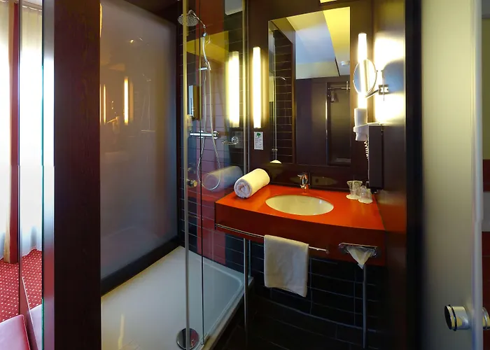 Western Plaza Hotel 4*