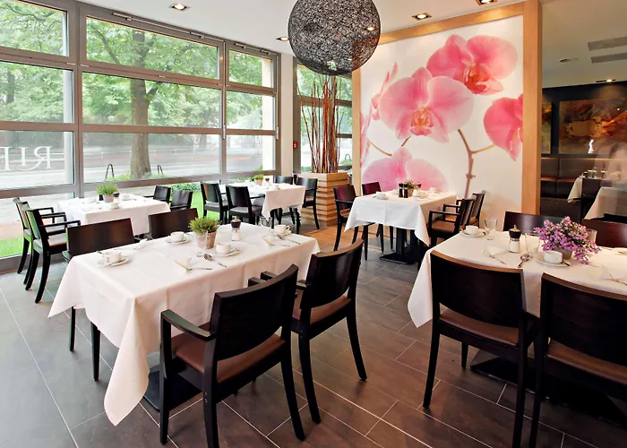 Western Plaza Hotel 4*