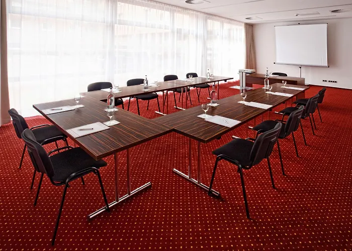 Hotel Western Plaza 4*