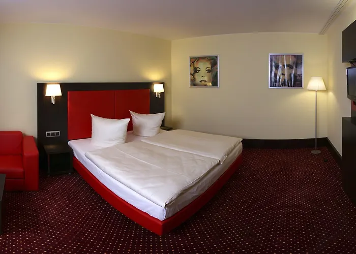 Hotel Western Plaza 4*