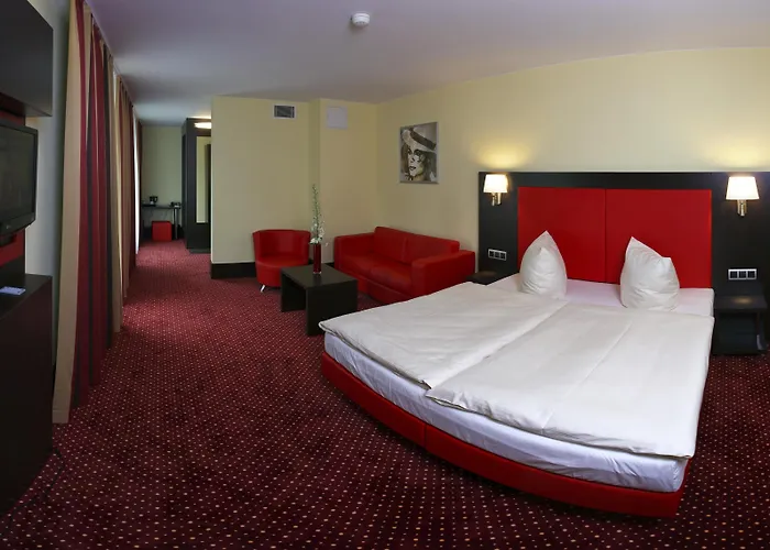 Hotel Western Plaza 4*