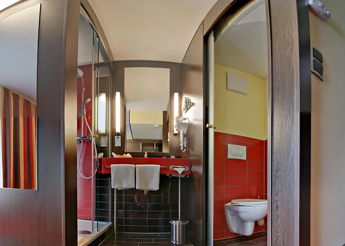 Western Plaza Hotel 4*